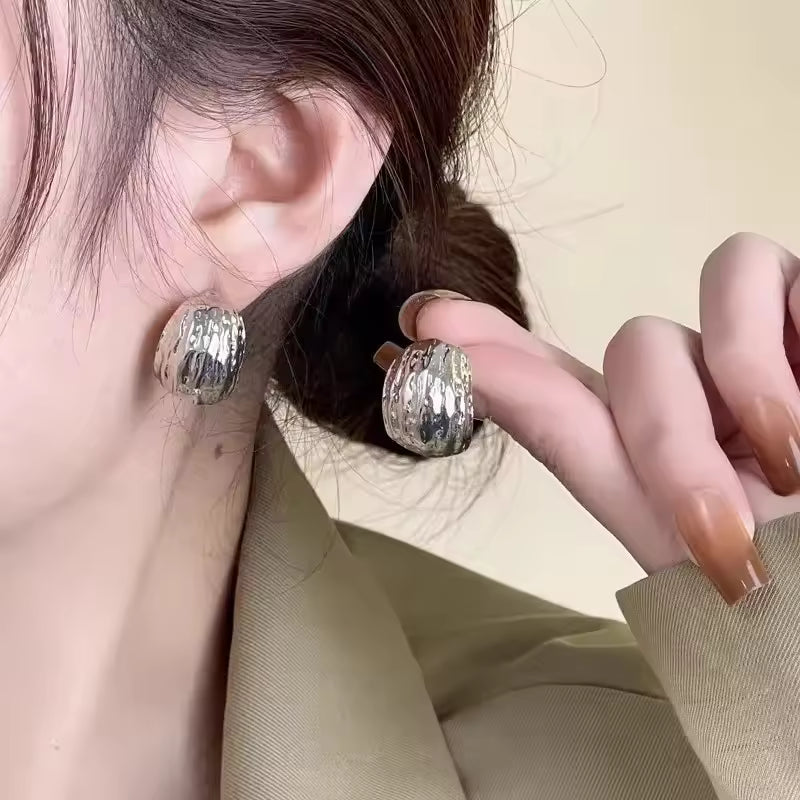C-Shaped Pleate Beans Stud Earrings