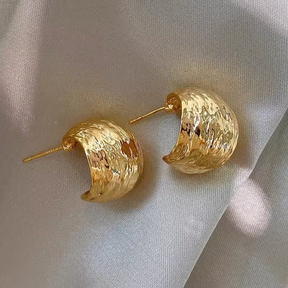 C-Shaped Pleate Beans Stud Earrings